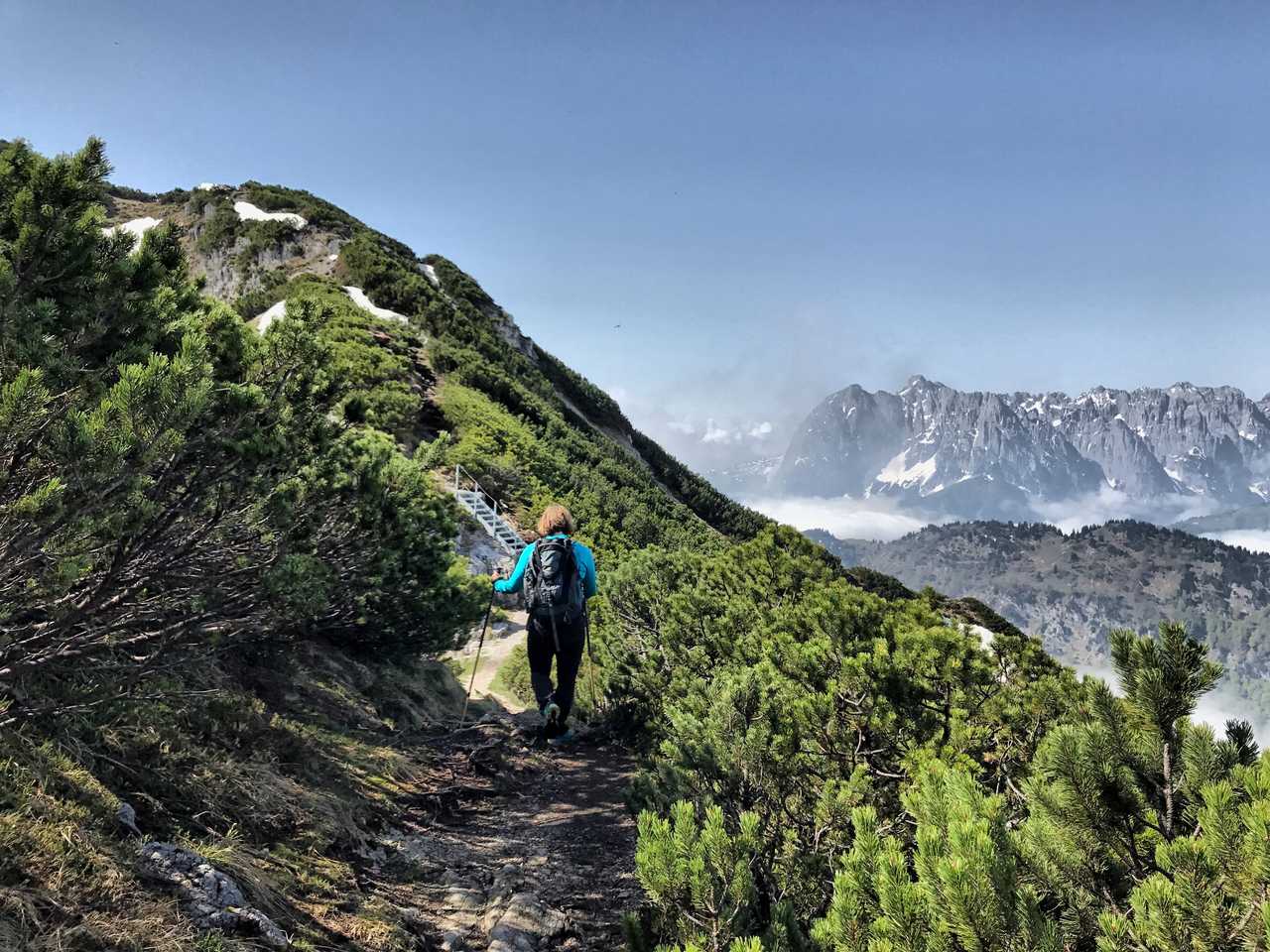 femme-randonne-dans-le-tyrol