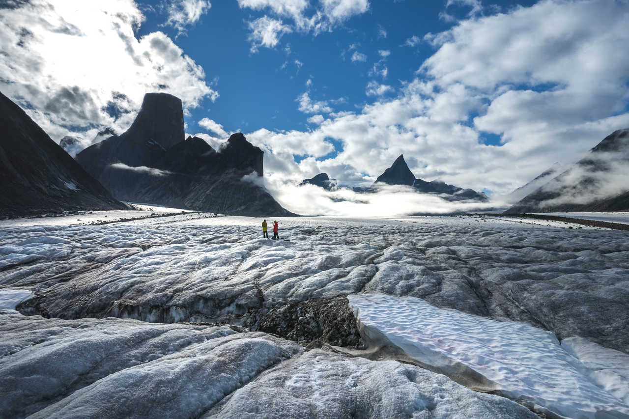 Glacier Tupermit au col Akshayuk. Parc national d'Auyuittuq, île de Baffin, Canada