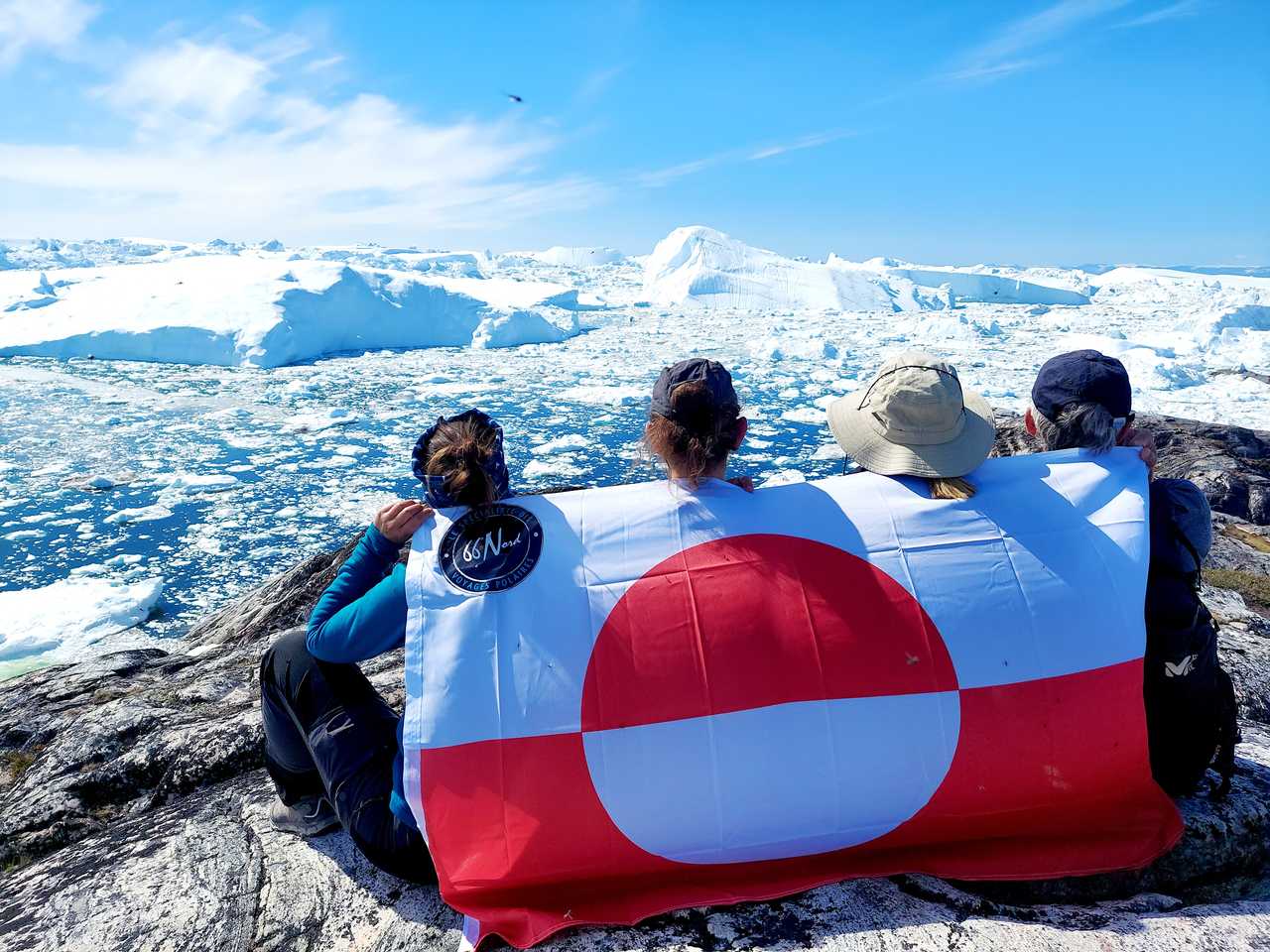 Groupe 66°Nord face au fjord glacé d'Ilulissat