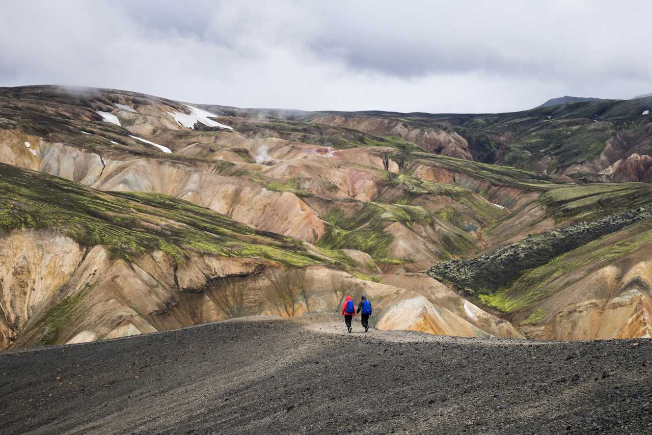 groupe de randonneurs dans le Landmannalaugar en Islande
