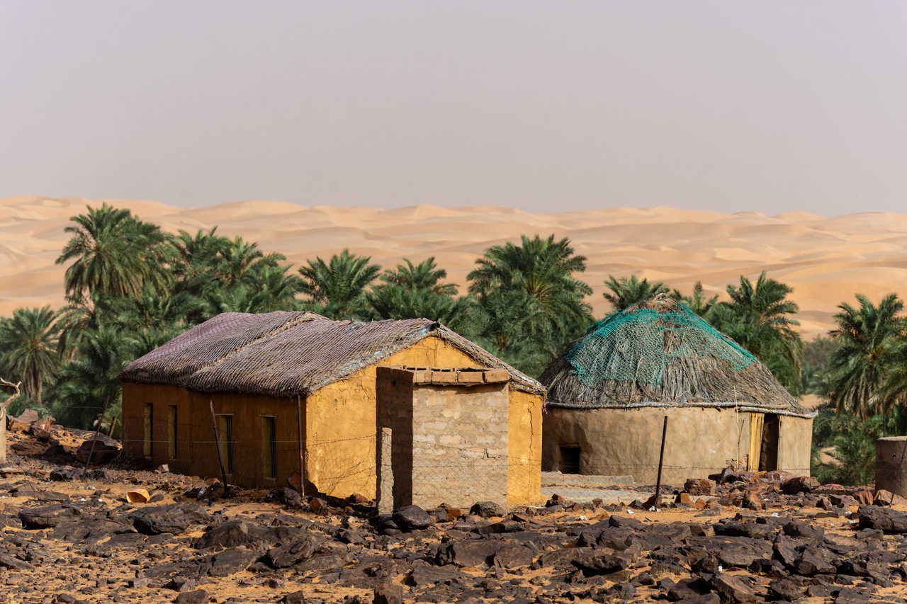 habitations sur la grande dune d’Azoueiga en Mauritanie