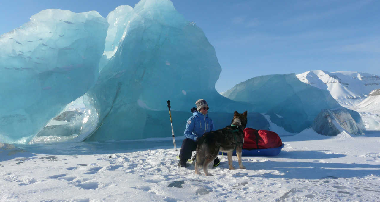 Iceberg dans la banquise Svalbard