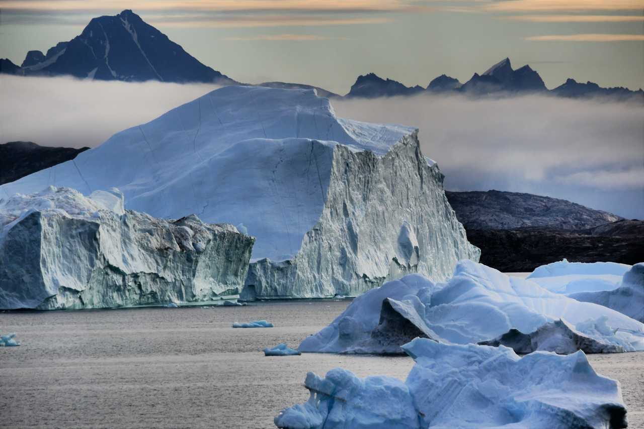 Icebergs du Grand Nord en Arctique