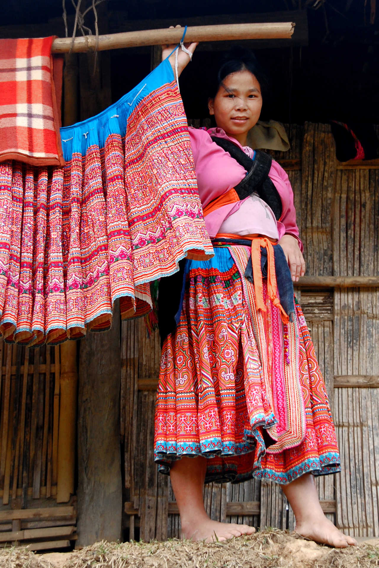 Jeune fille en costume traditionnel au Vietnam