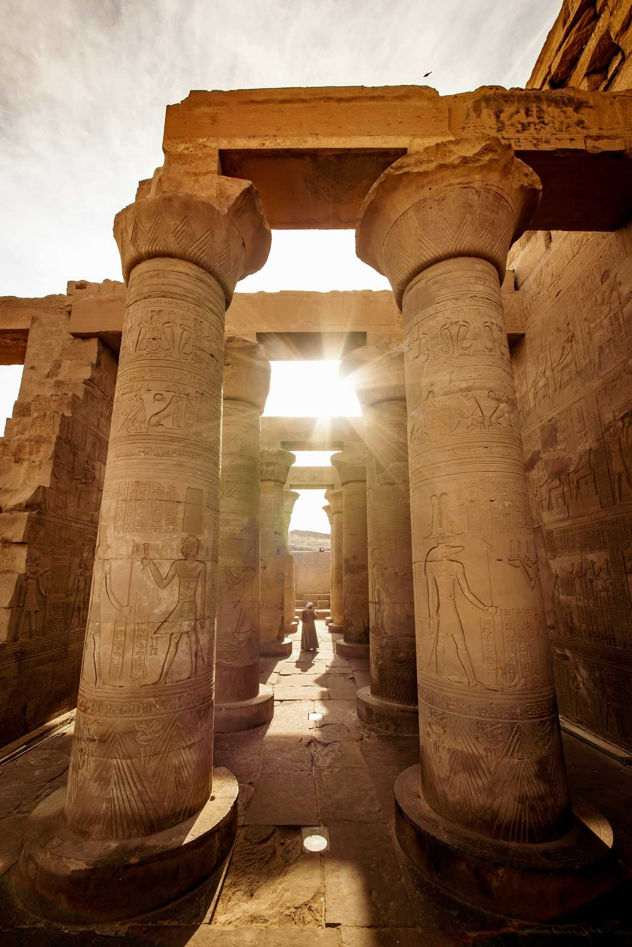 Jeux de lumières avec le soleil à Louxor en Egypte