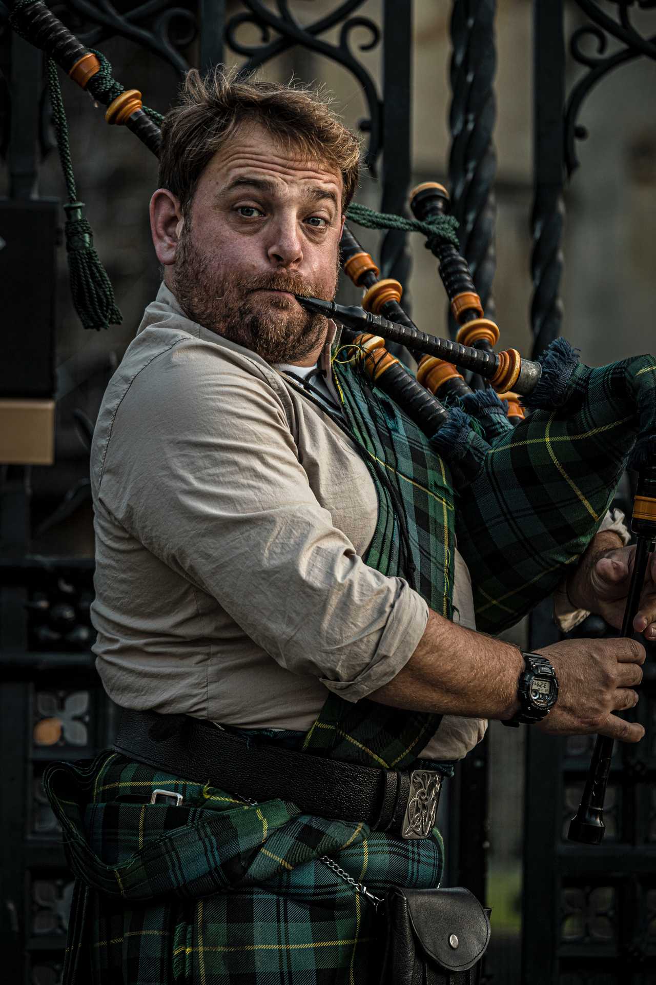 Joueur de Cornemuse en Kilt, à Edimbourg en Ecosse