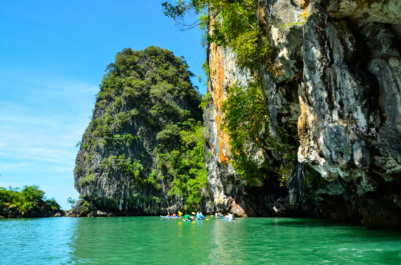 Kayak dans la baie d'Halong