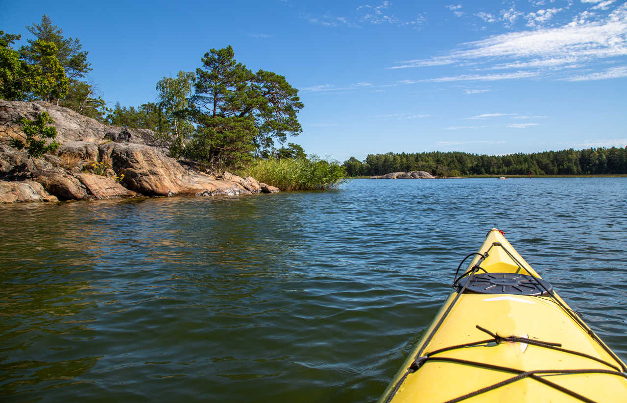 kayak dans l'archipel de Stockholm en Suède