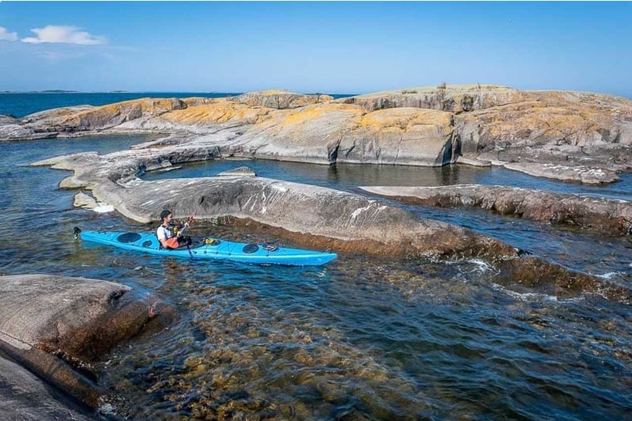 Kayak de mer dans l'archipel de Stockholm en Suède