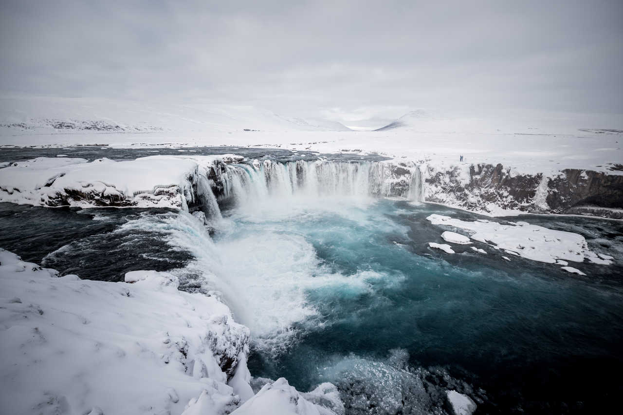 La cascade Goðafoss en hiver