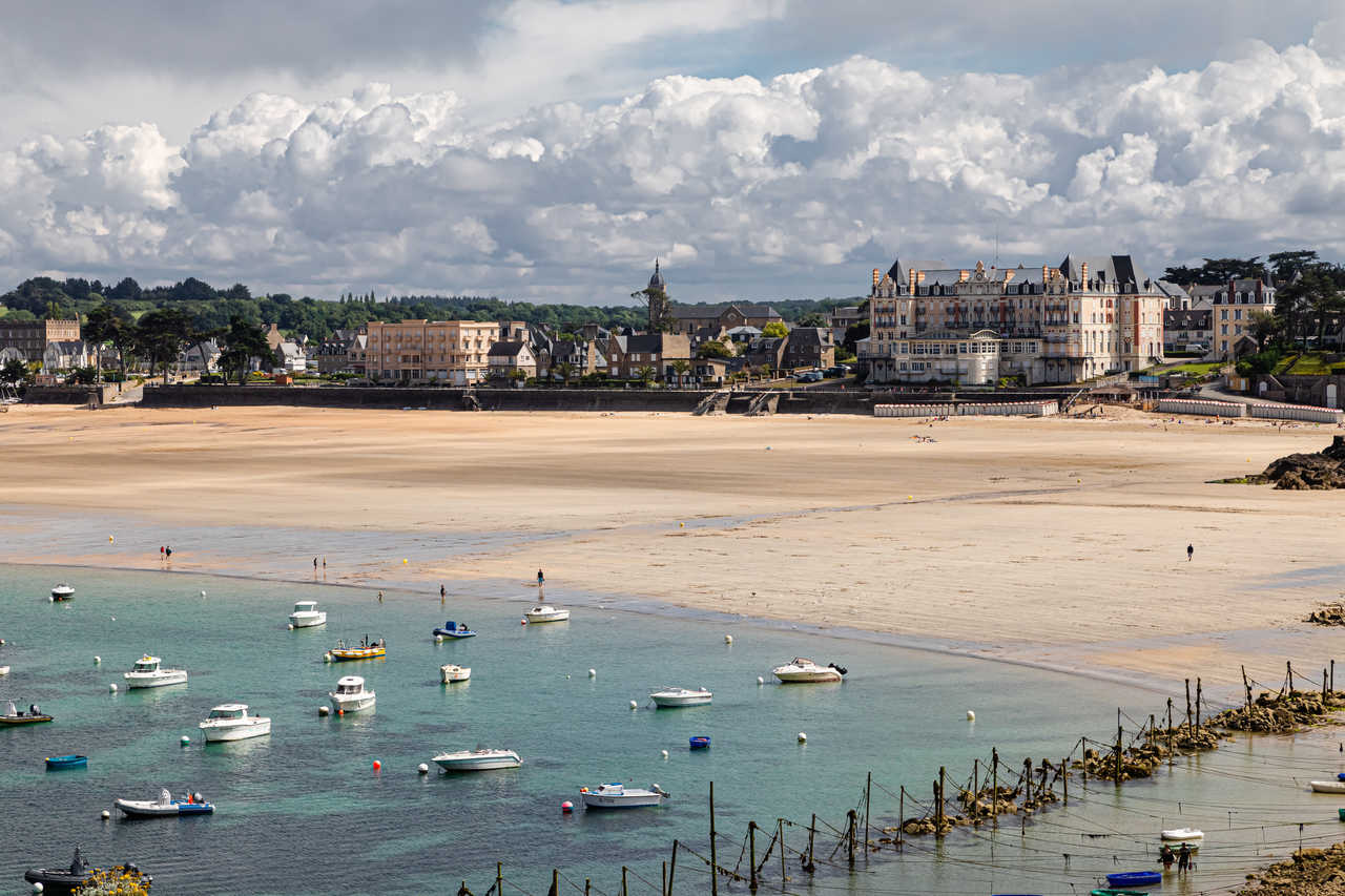 La plage de Saint Lunaire, entre Lancieux et Dinard, Bretagne