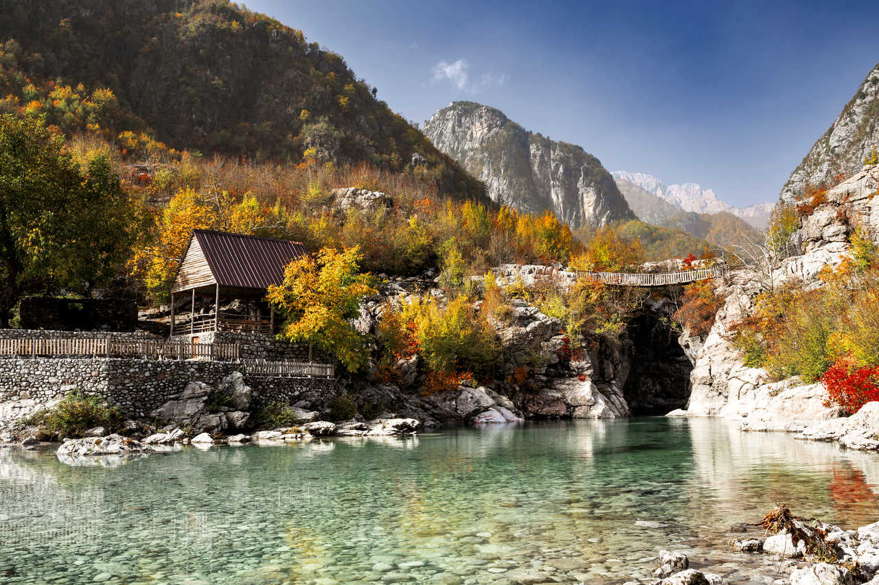 La rivière Theth dans les alpes albanaises