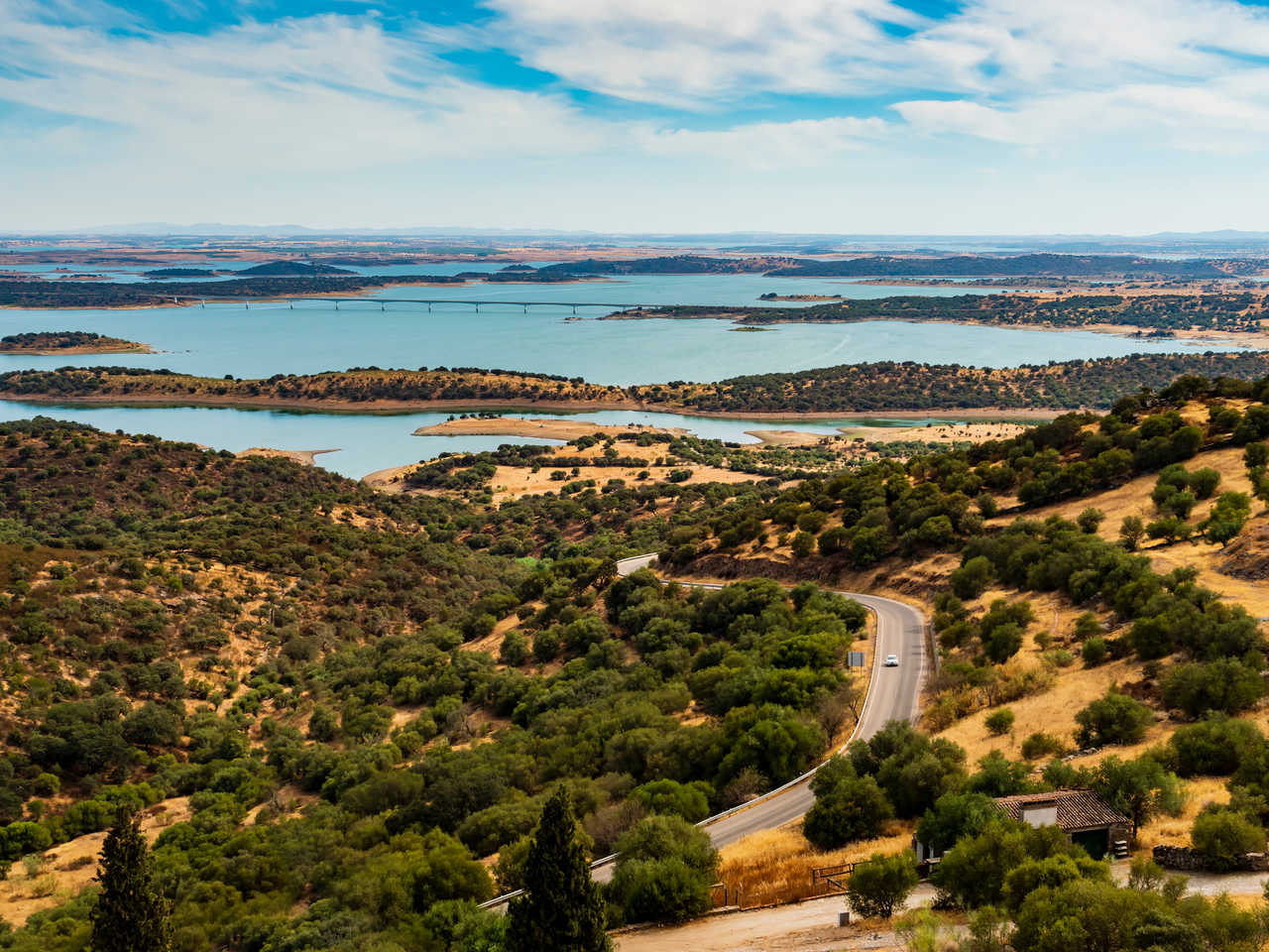lac Alqueva, vue de Monsaraz, au Portugal