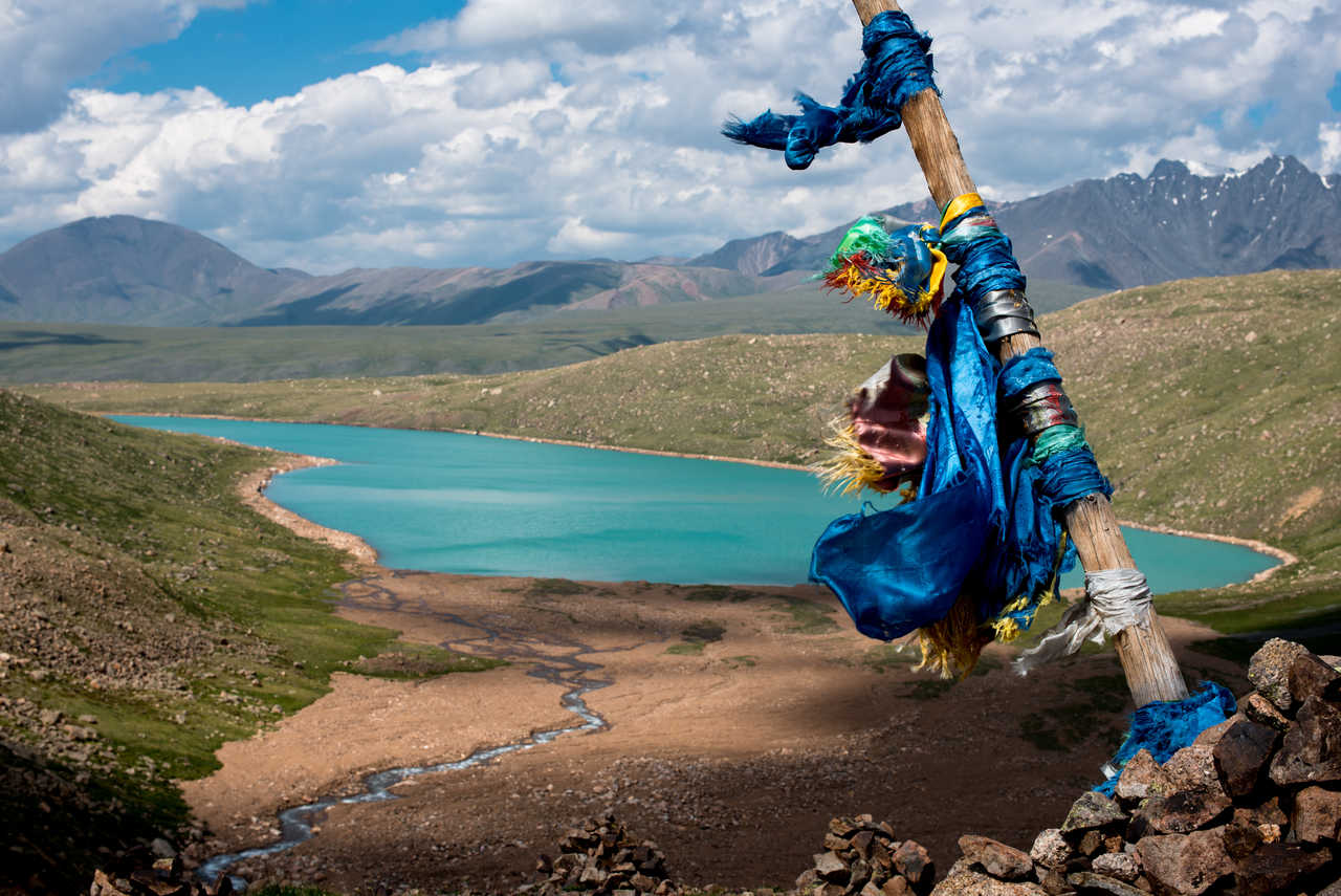 Lac dans le Kharkhiraa