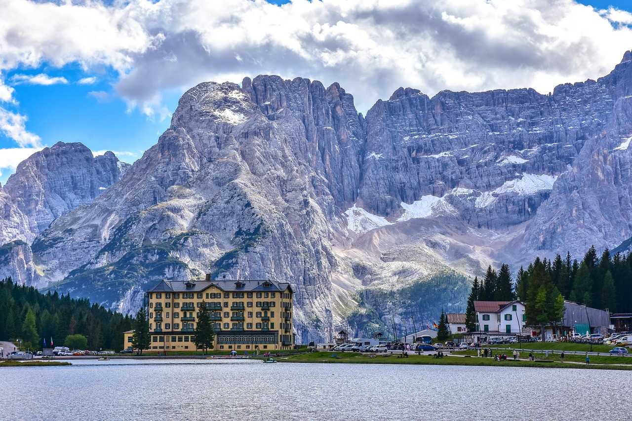 Lac d'Auronzo dans les dolomites en Italie