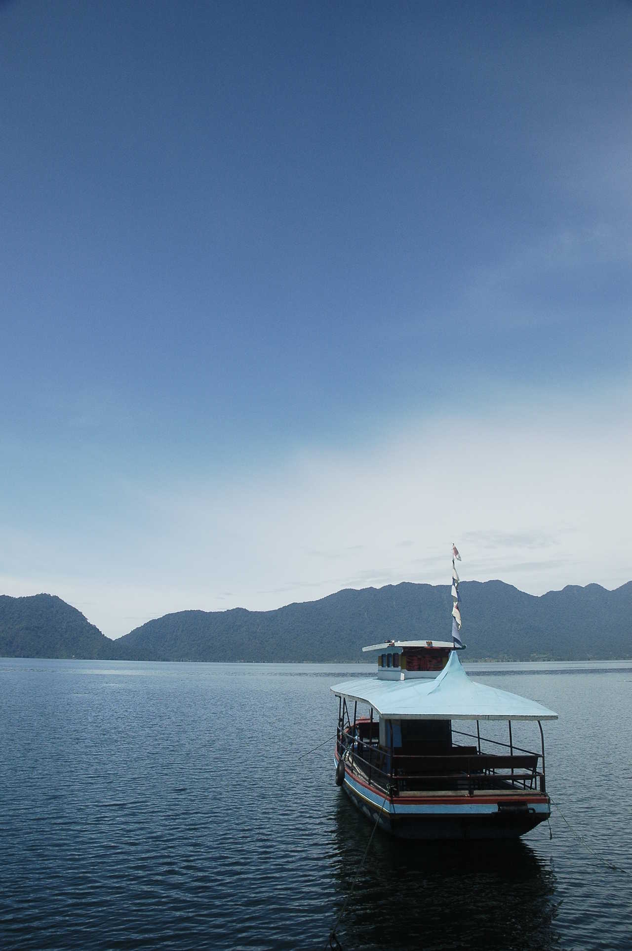 Lac Maninjau sur l'île de Sumatra