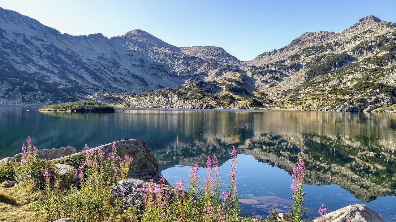 Lac Popovo dans le massif du Pirin