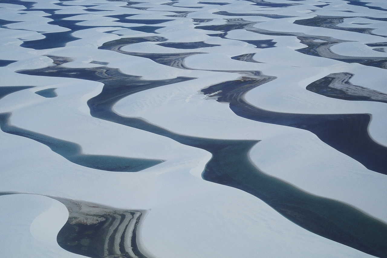 Lagune dans le désert des Lençois Marahenses