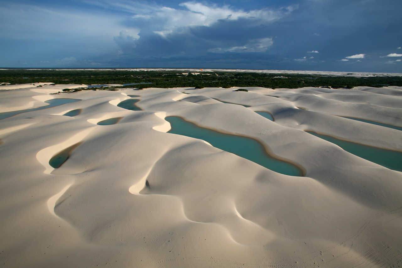 Lagune dans le désert des Lençois Marahenses