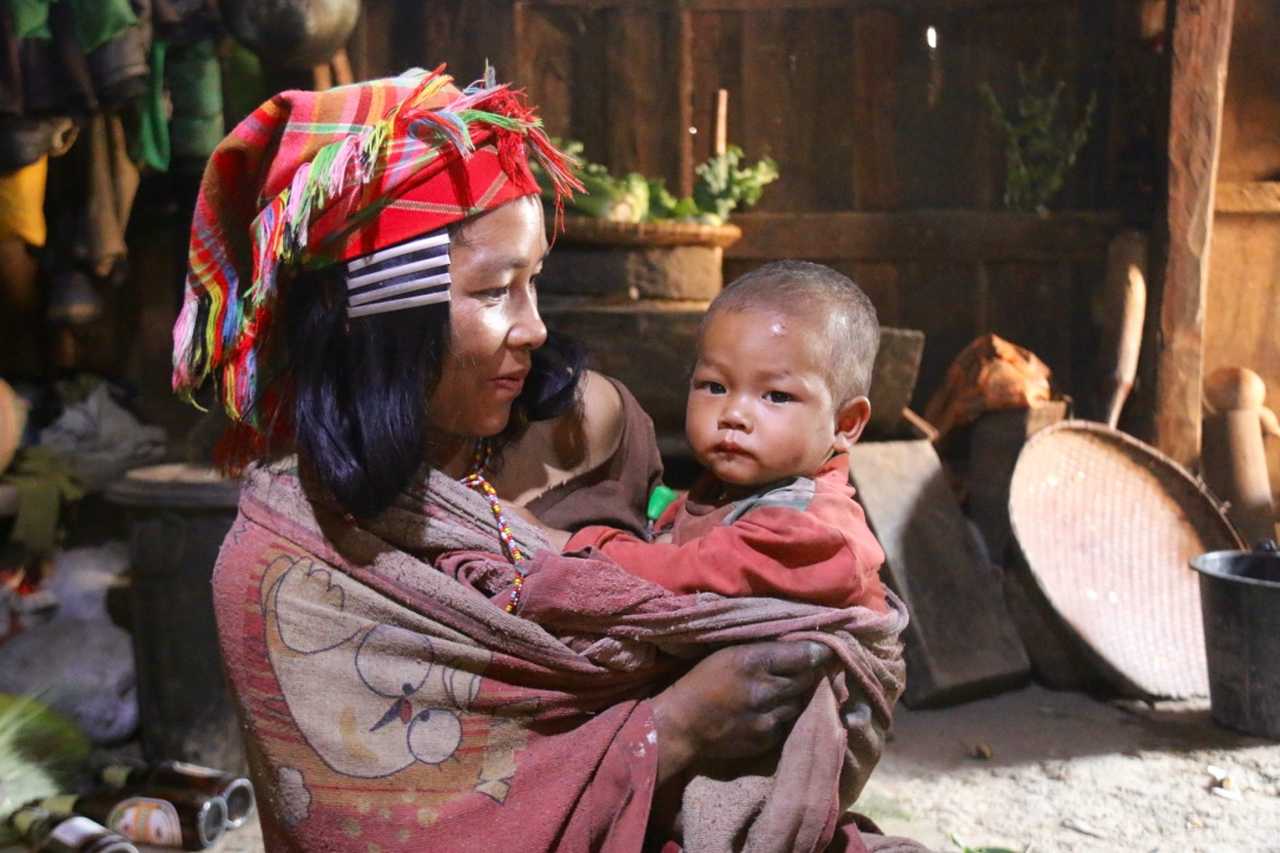 Laotienne et son bébé