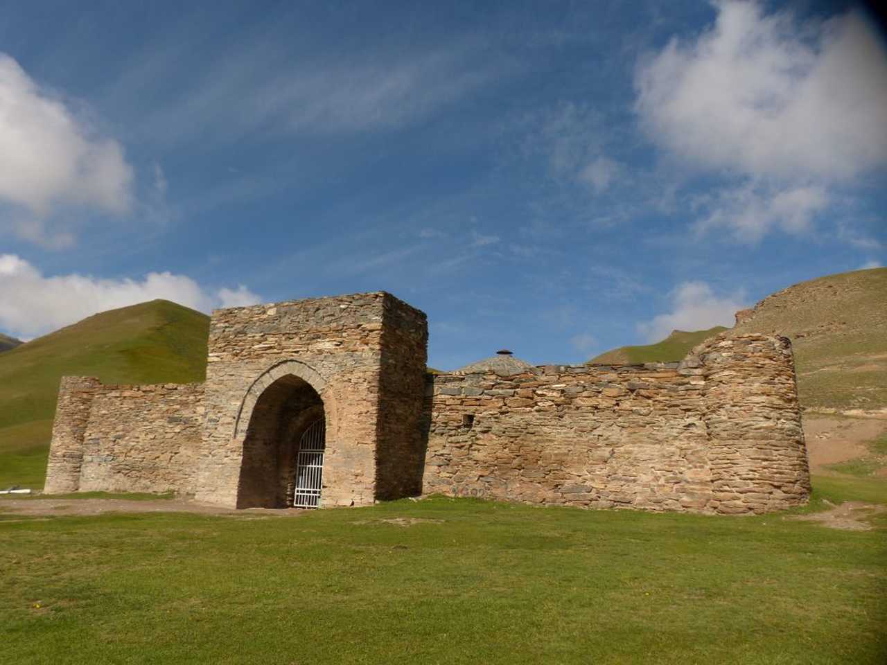 Le caravansérail de Tash Rabat