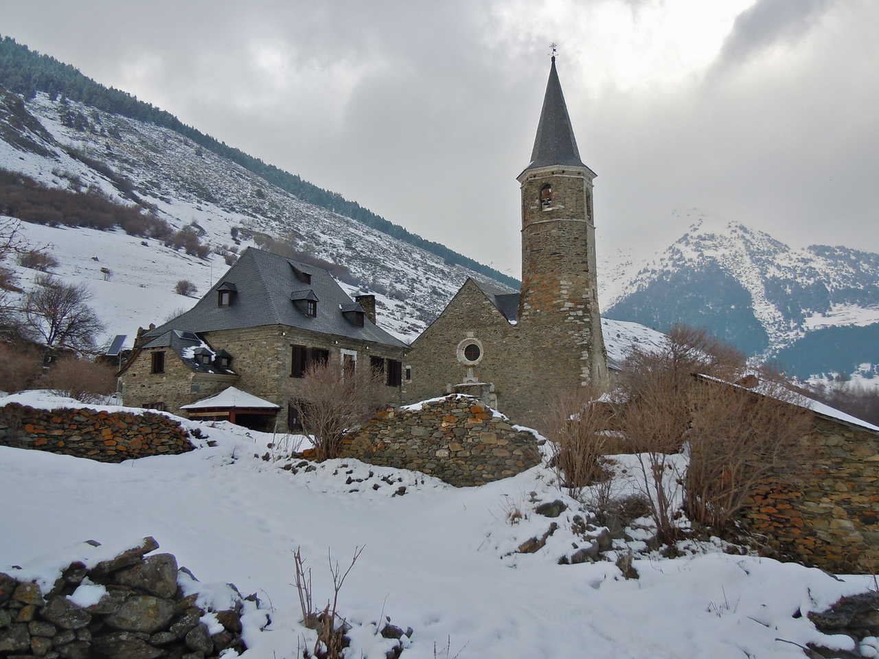 Le refuge de Montgarri sous la neige, Pyrénées