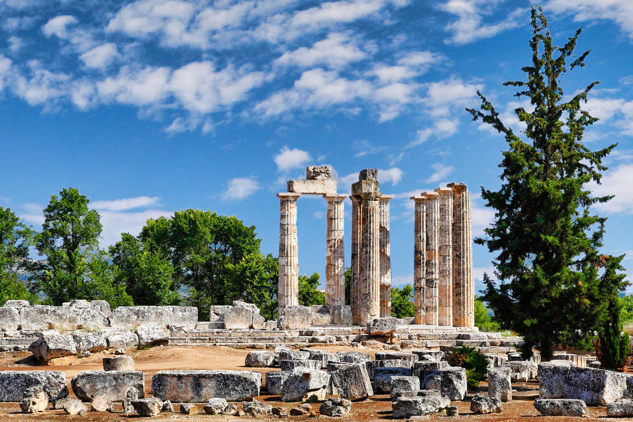Le temple de Zeus à Némée, en Grèce