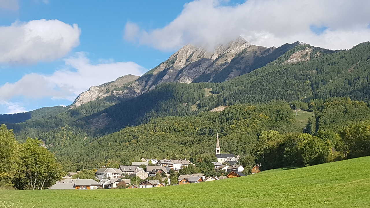 le village de Saint Leger les Melezes, Champsaur, Alpes du sud