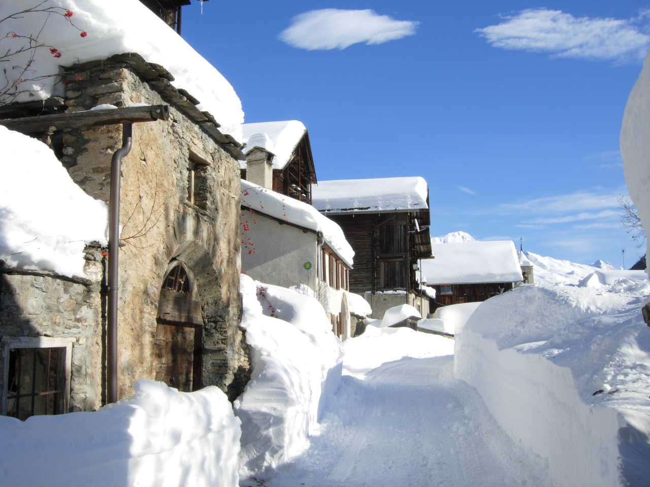 Le village de Saint Veran enneigé, alpes du sud
