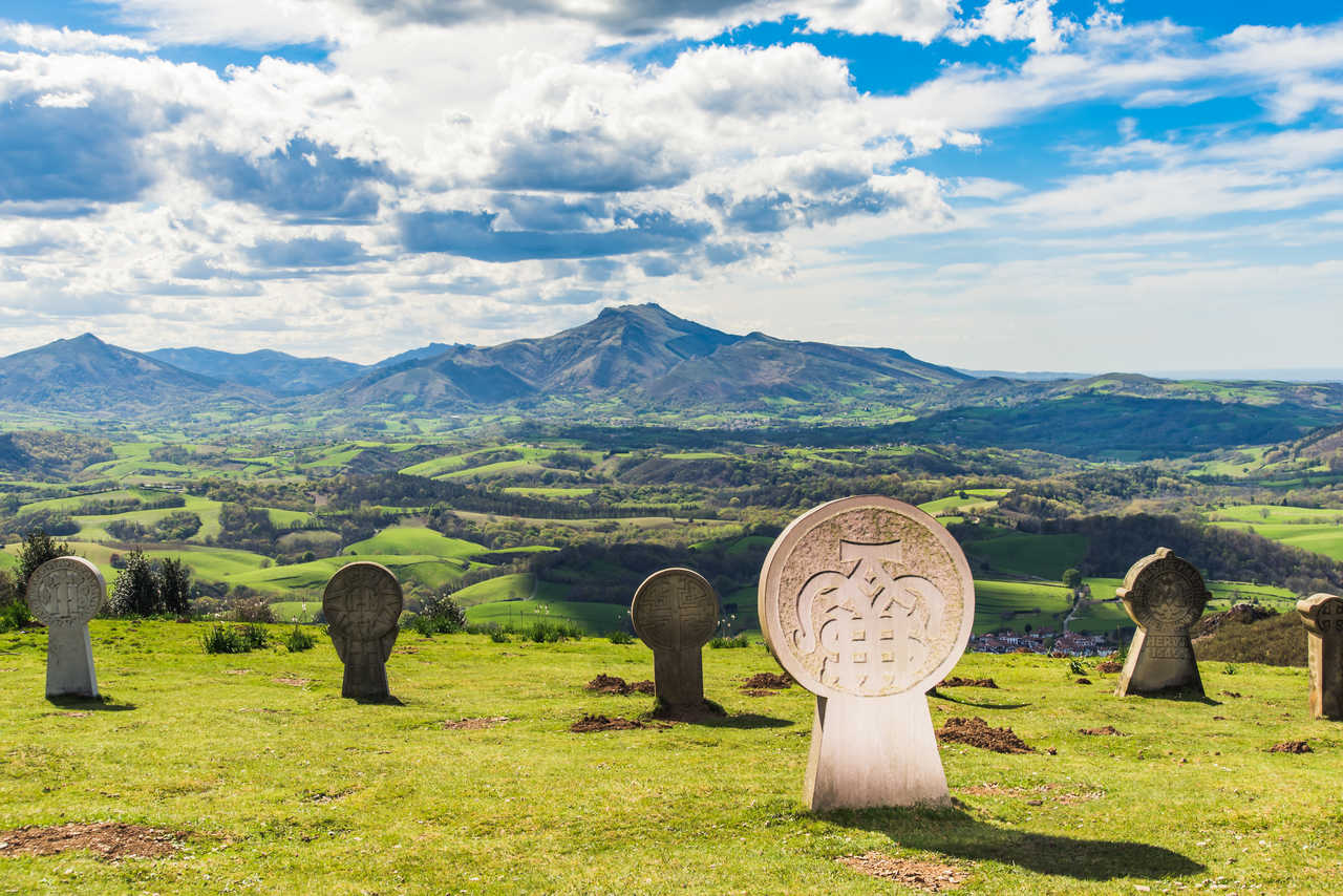 Les stèles discoïdales d'Ainhoa, Pays Basque, Pyrénées