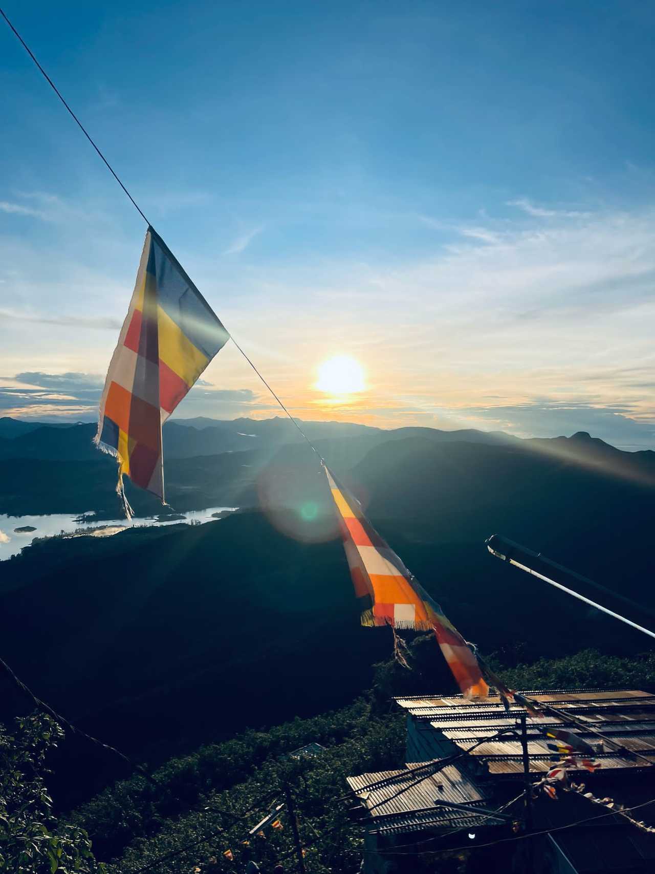 Lever de soleil que le Adam's peak au Sri Lanka