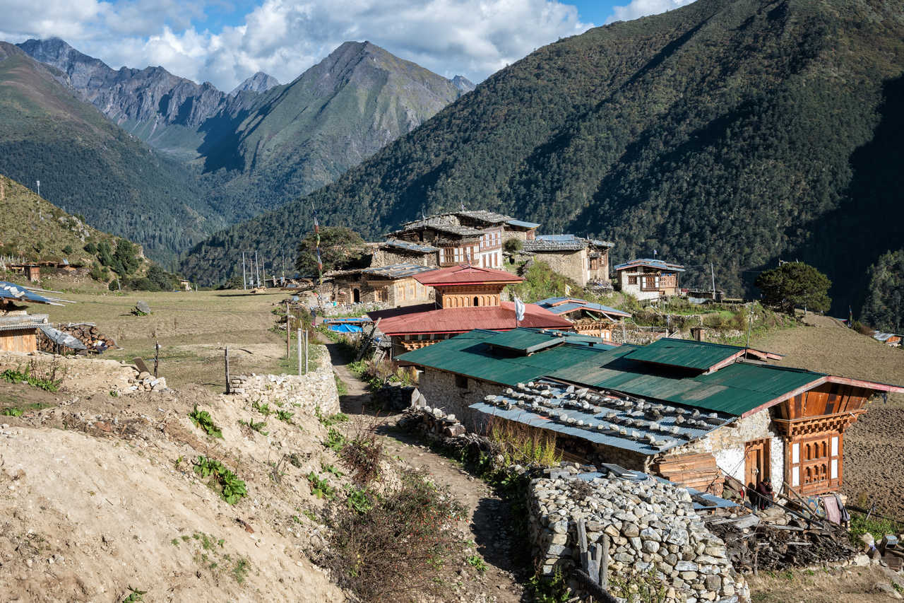 Maisons et montagnes à Laya - Snowman Trek