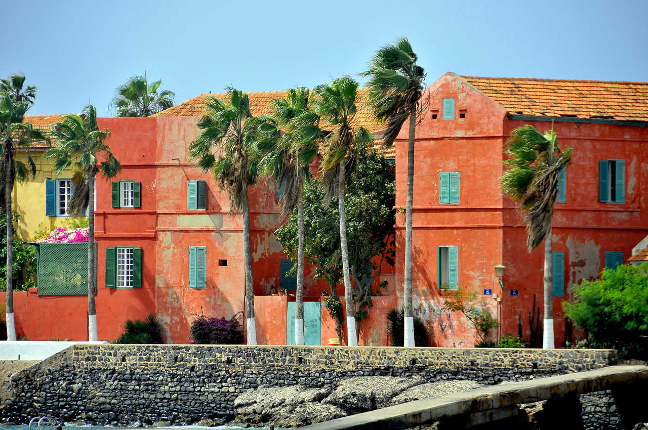 maisons typiques de l'île de Gorée au Sénégal