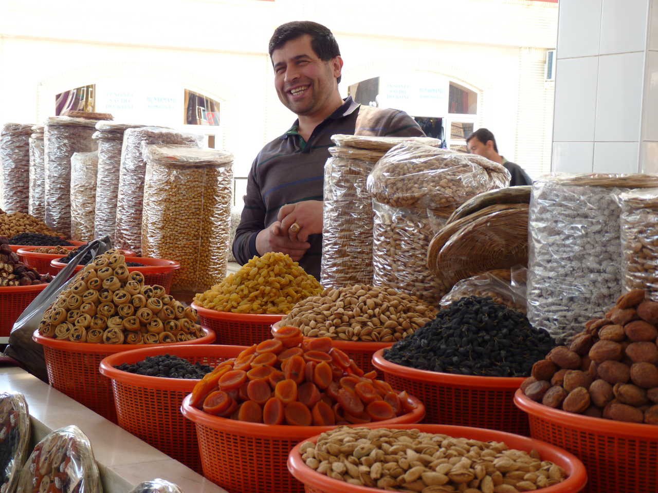 Marchand épices marché local ouzbekistan