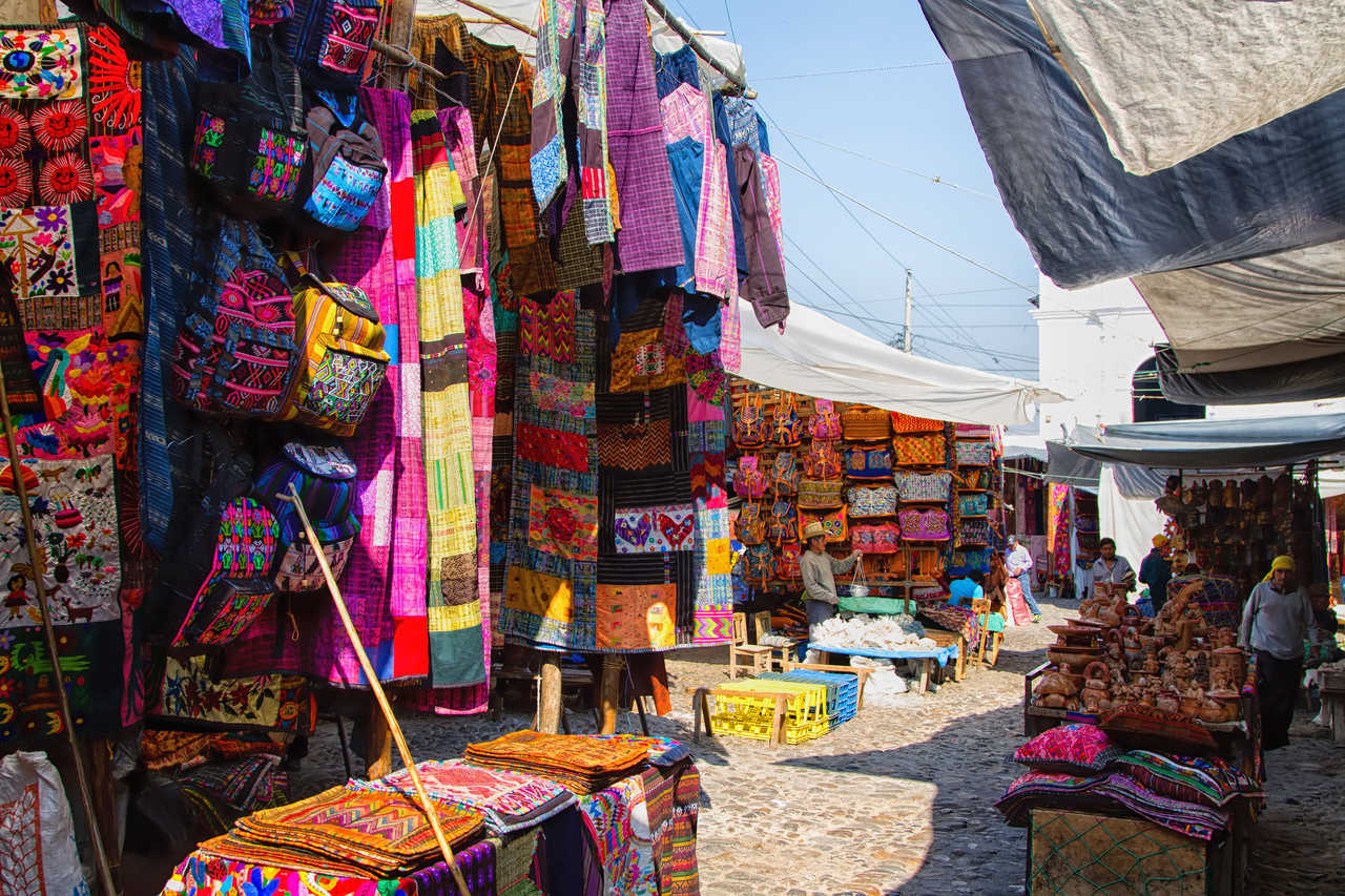 Marché coloré de Chichicastenango au Guatemala