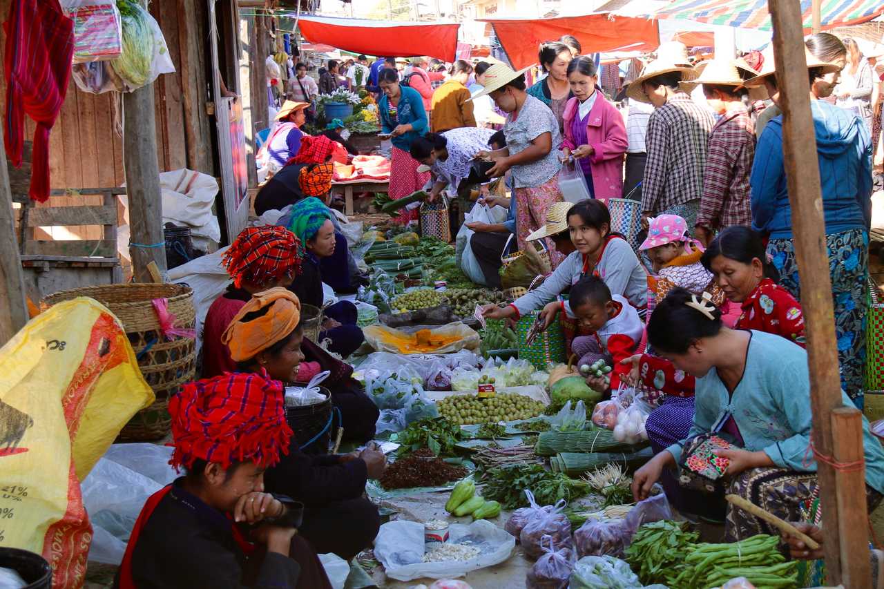 Marché hebdomadaire dans la région du lac Inle