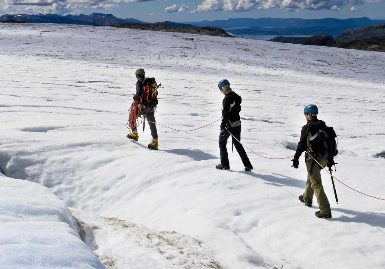 Marche sur le glacier de Folgefonna en Norvège