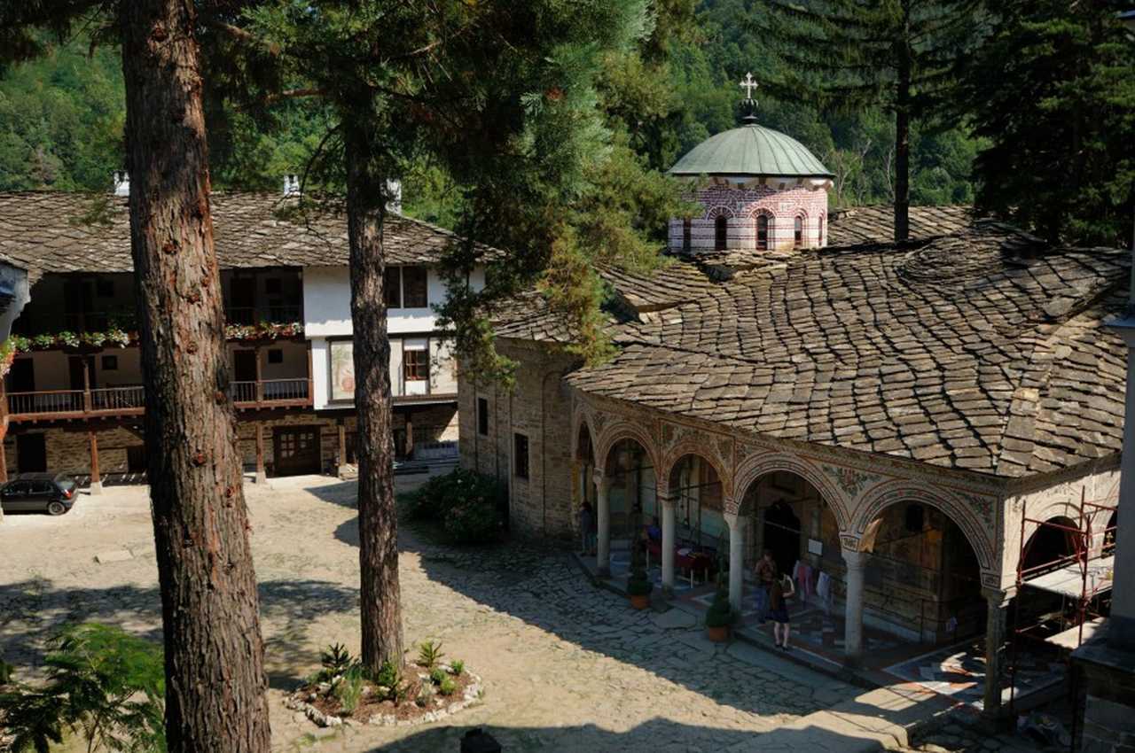 Monastère de Troyan, le plus grand monastère des balkans