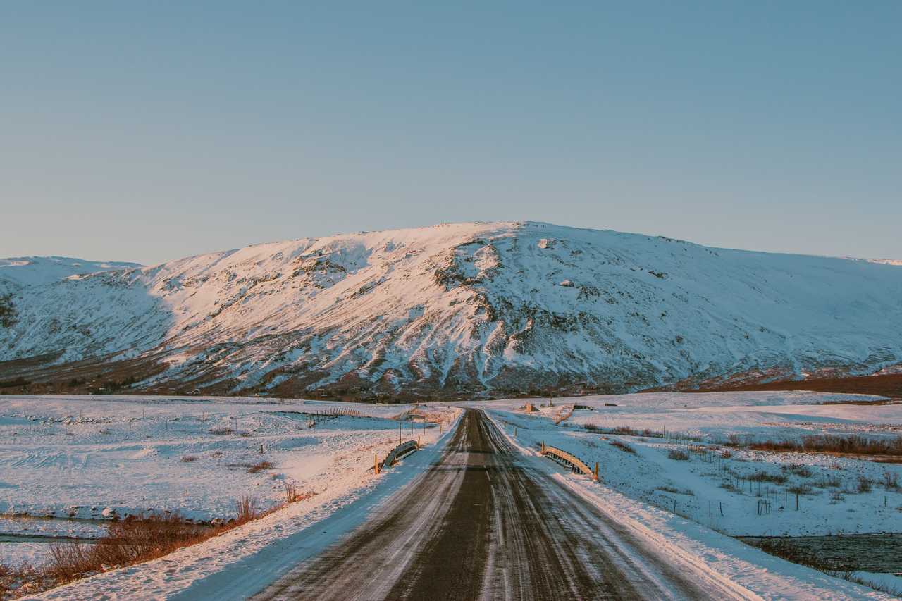 Montagnes enneigés d'Islande
