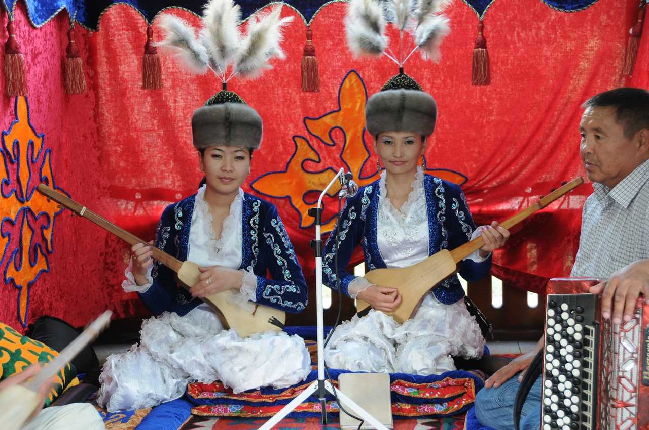 Deux musiciennes Kirghizie