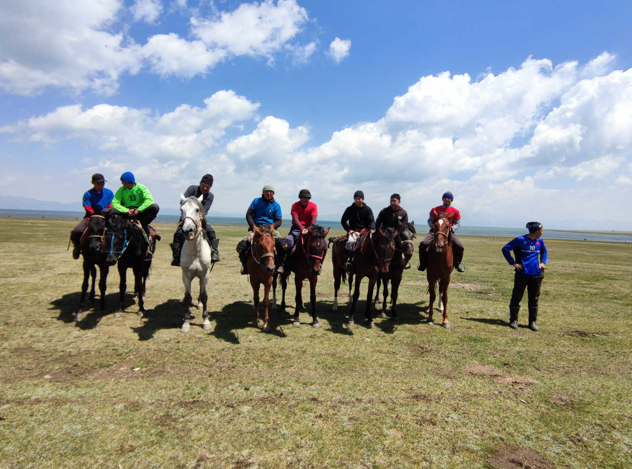 Nomades à son koul en Kirghizie