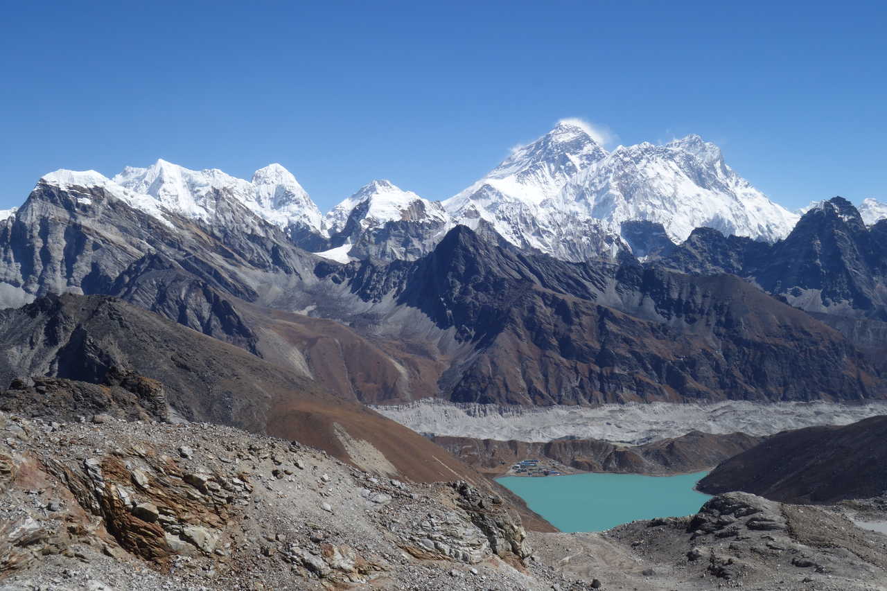 Panorama sur le massif de l'Everest, depuis le Renjo La