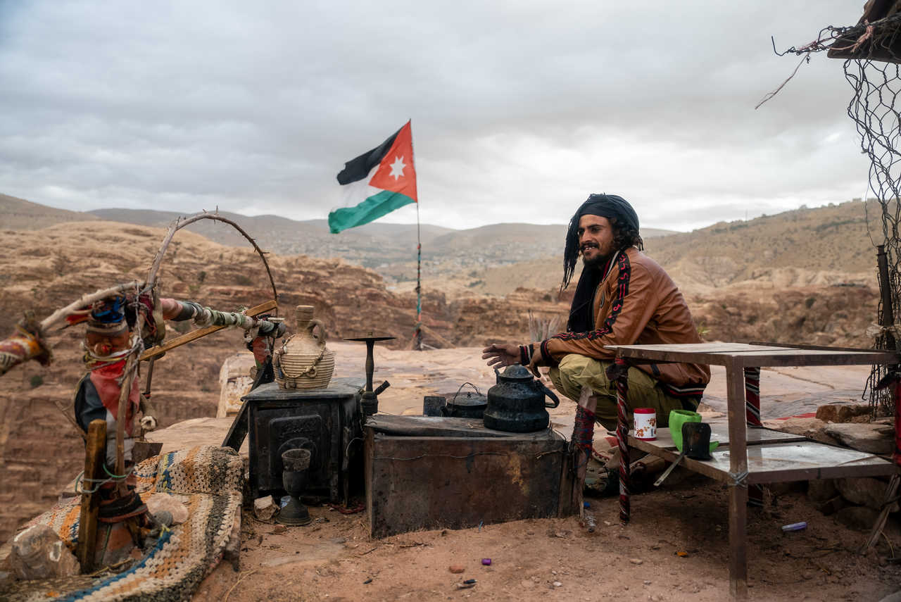 Pause thé avec notre guide local en Jordanie