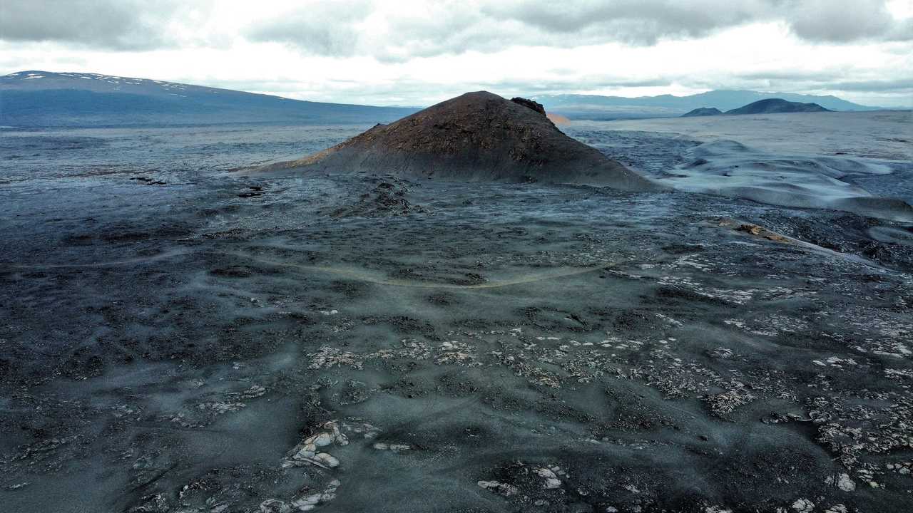 Paysage de lave et volcan en Islande