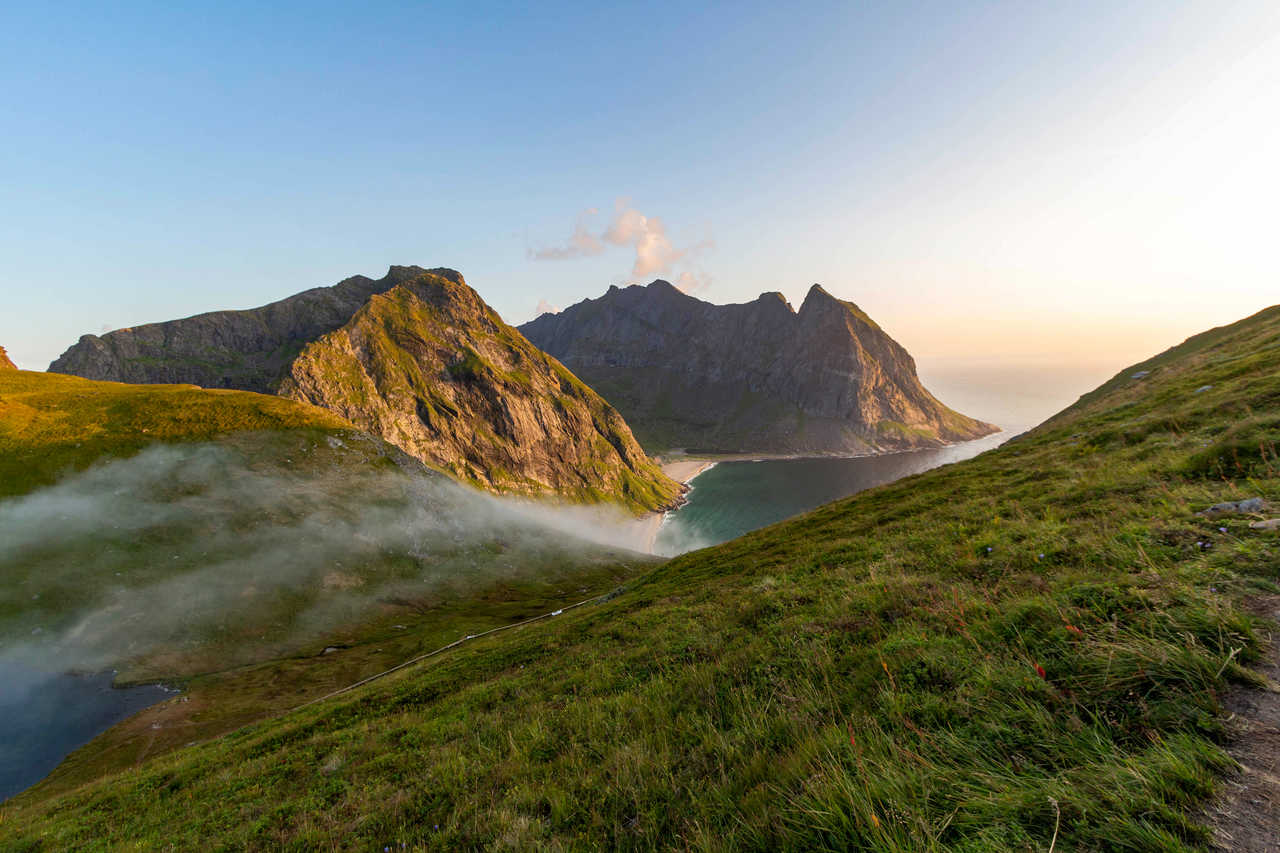 Paysage de Norvège, en haut mont Ryten, vue sur Kvalvika
