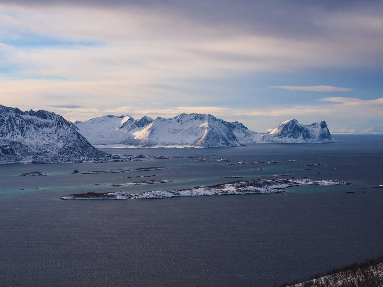 Paysage de Norvège en hiver en Laponie depuis Husfjellet