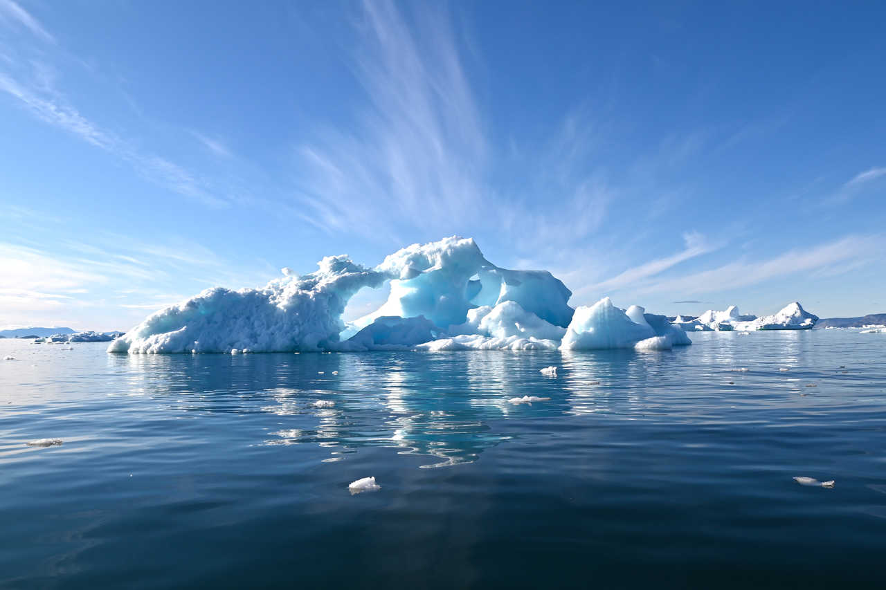 Paysage d'icebergs au Groenland en Arctique