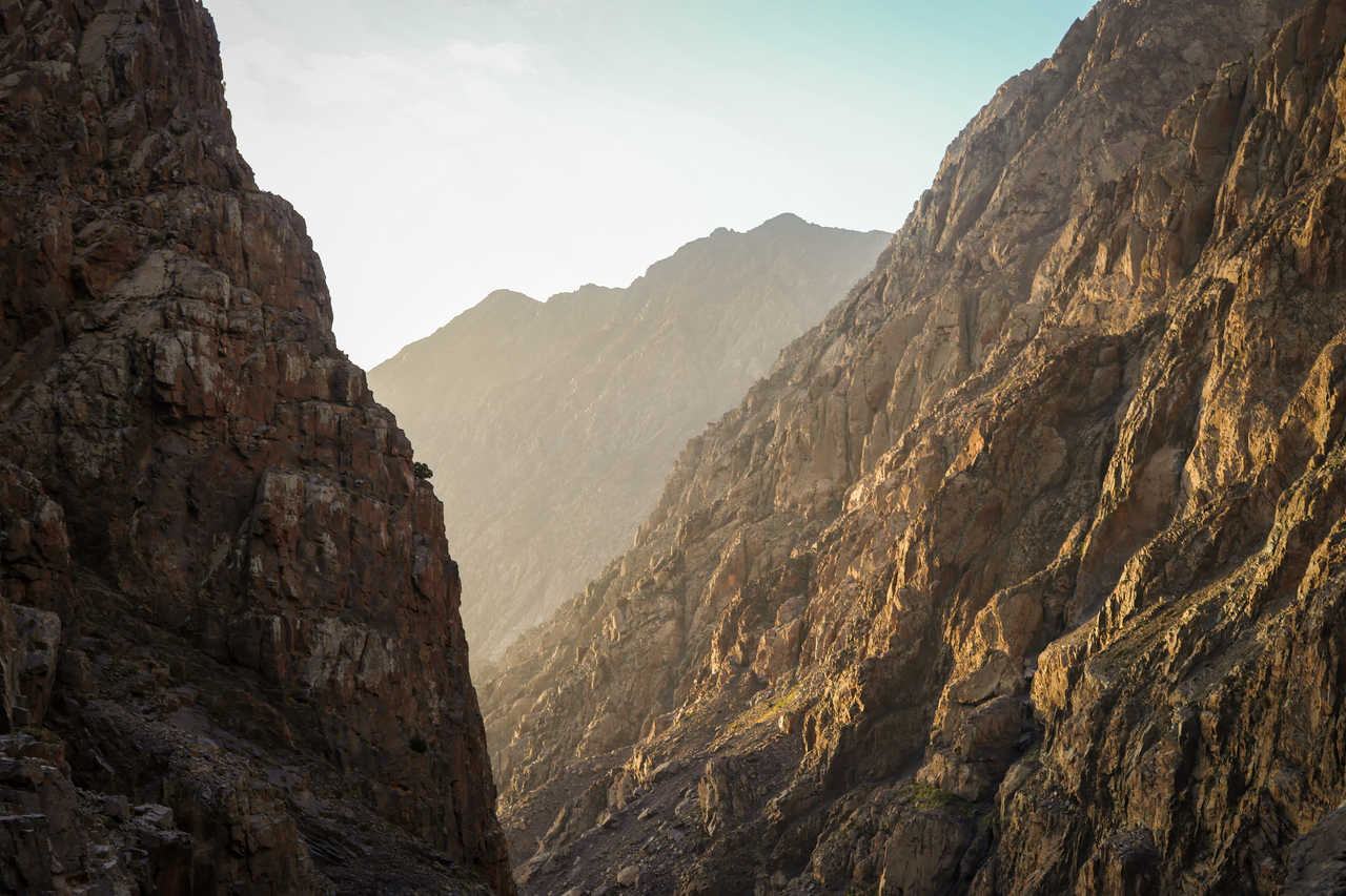 Paysage rocheux pendant une randonnée dans l'Atlas marocain, Maroc
