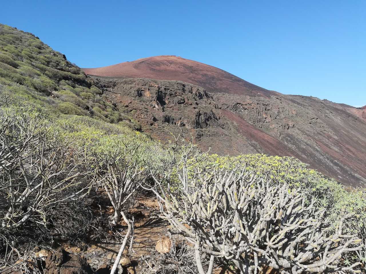 Paysage volcanique du coeur d'El Hierro lors d'un trek itinérant