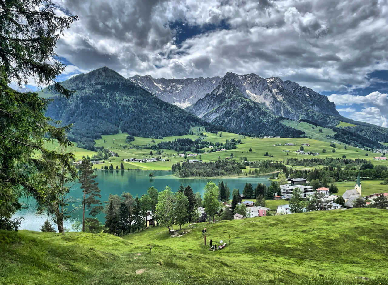petit-village-walchsee-en-montagne